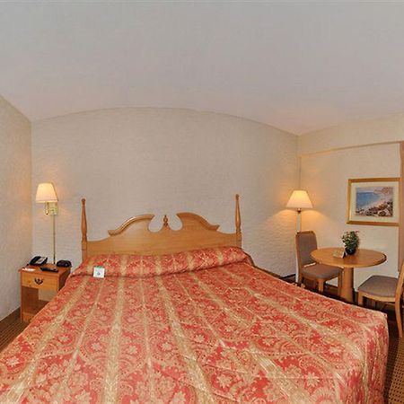 Econo Lodge Metro Arlington Ngoại thất bức ảnh