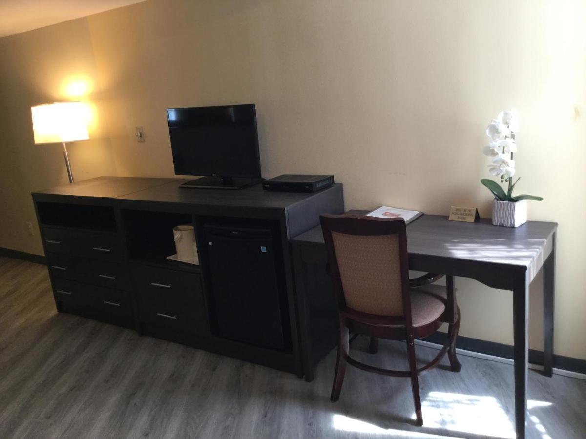 Econo Lodge Metro Arlington Ngoại thất bức ảnh