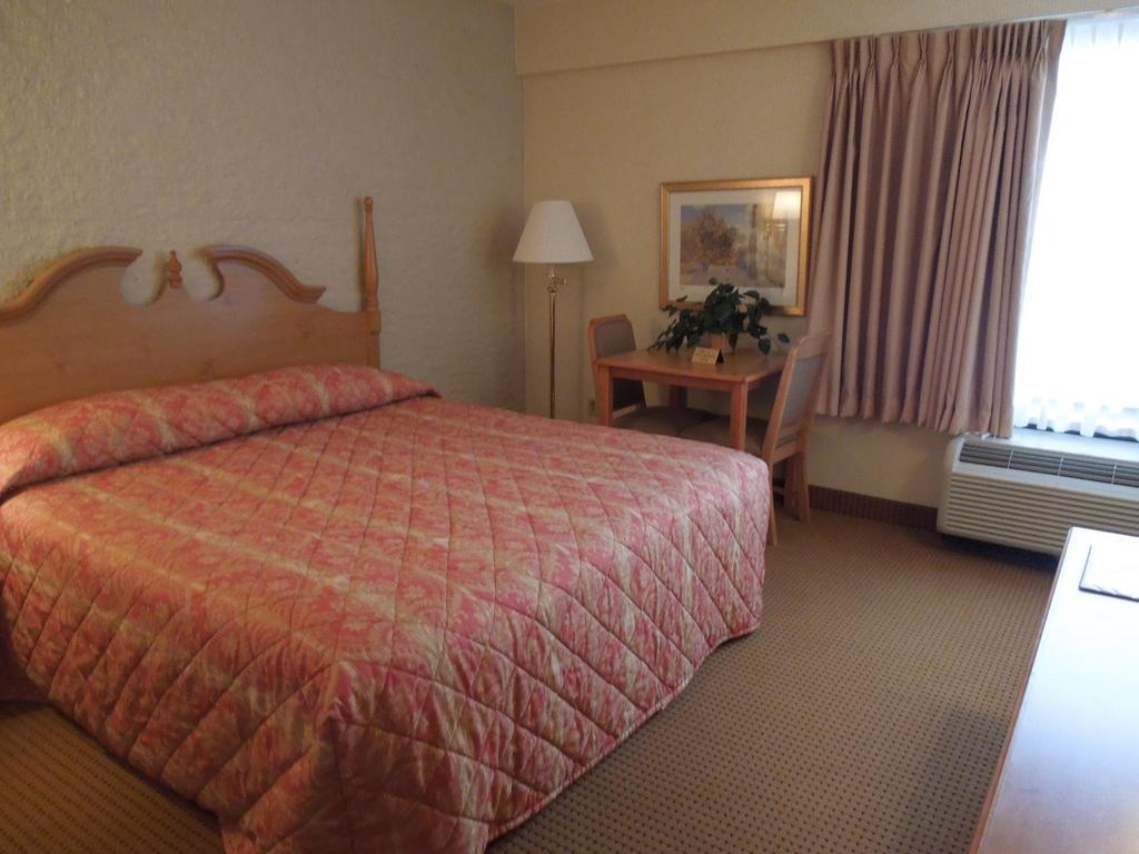 Econo Lodge Metro Arlington Ngoại thất bức ảnh